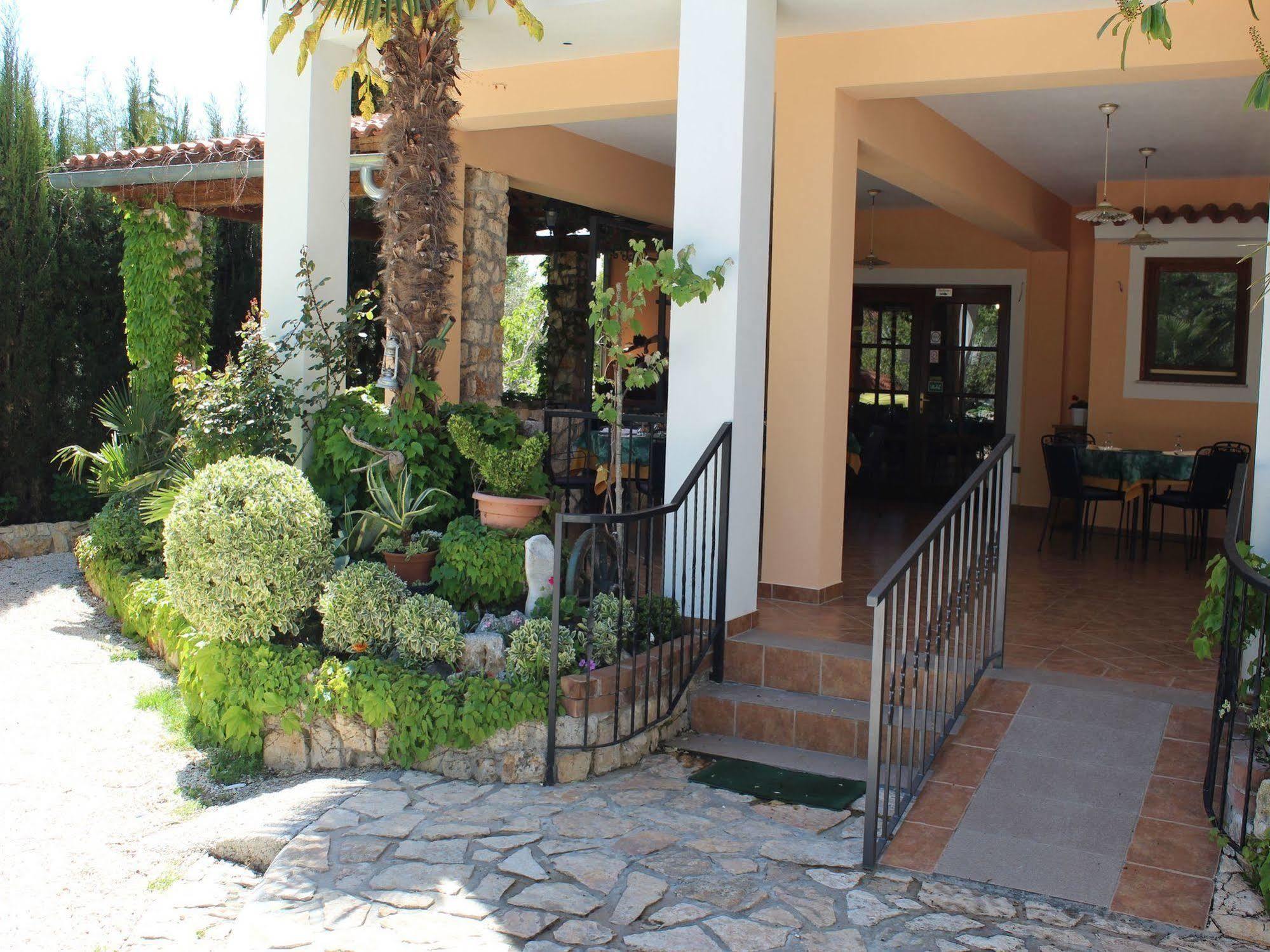 Rooms And Apartment Feral Ρόβινι Εξωτερικό φωτογραφία